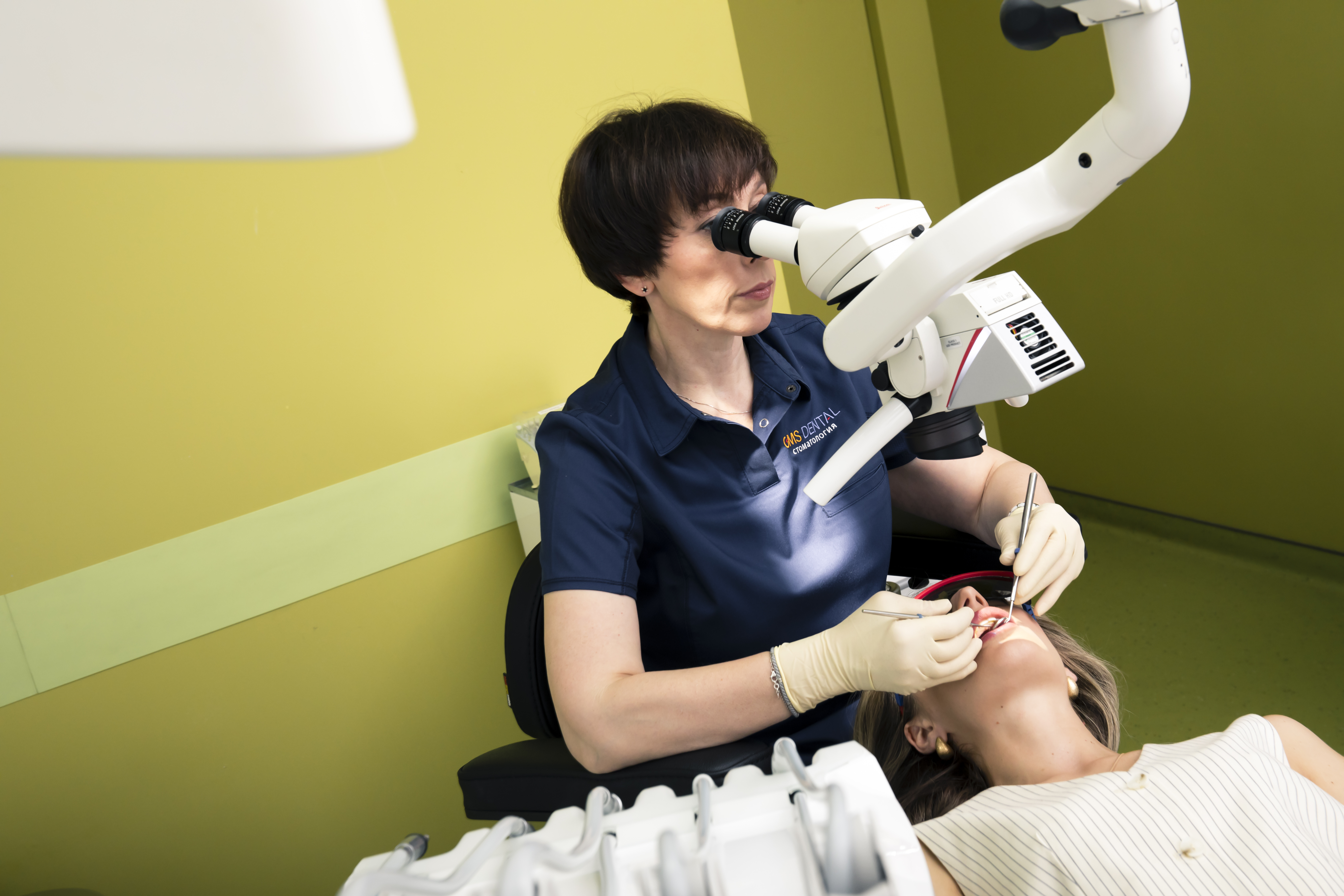 Лечение корневых каналов под микроскопом