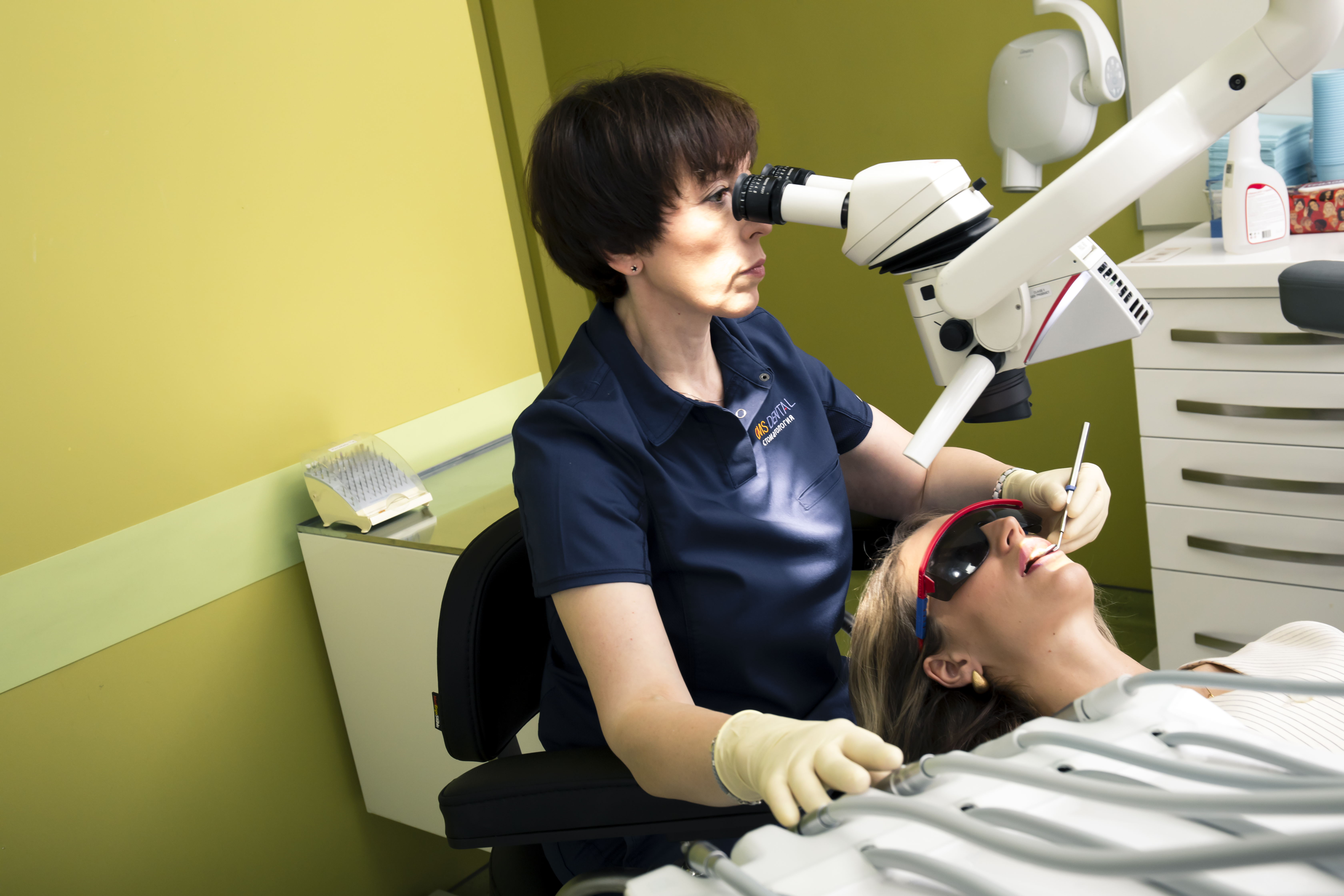 лечение каналов зуба под микроскопом